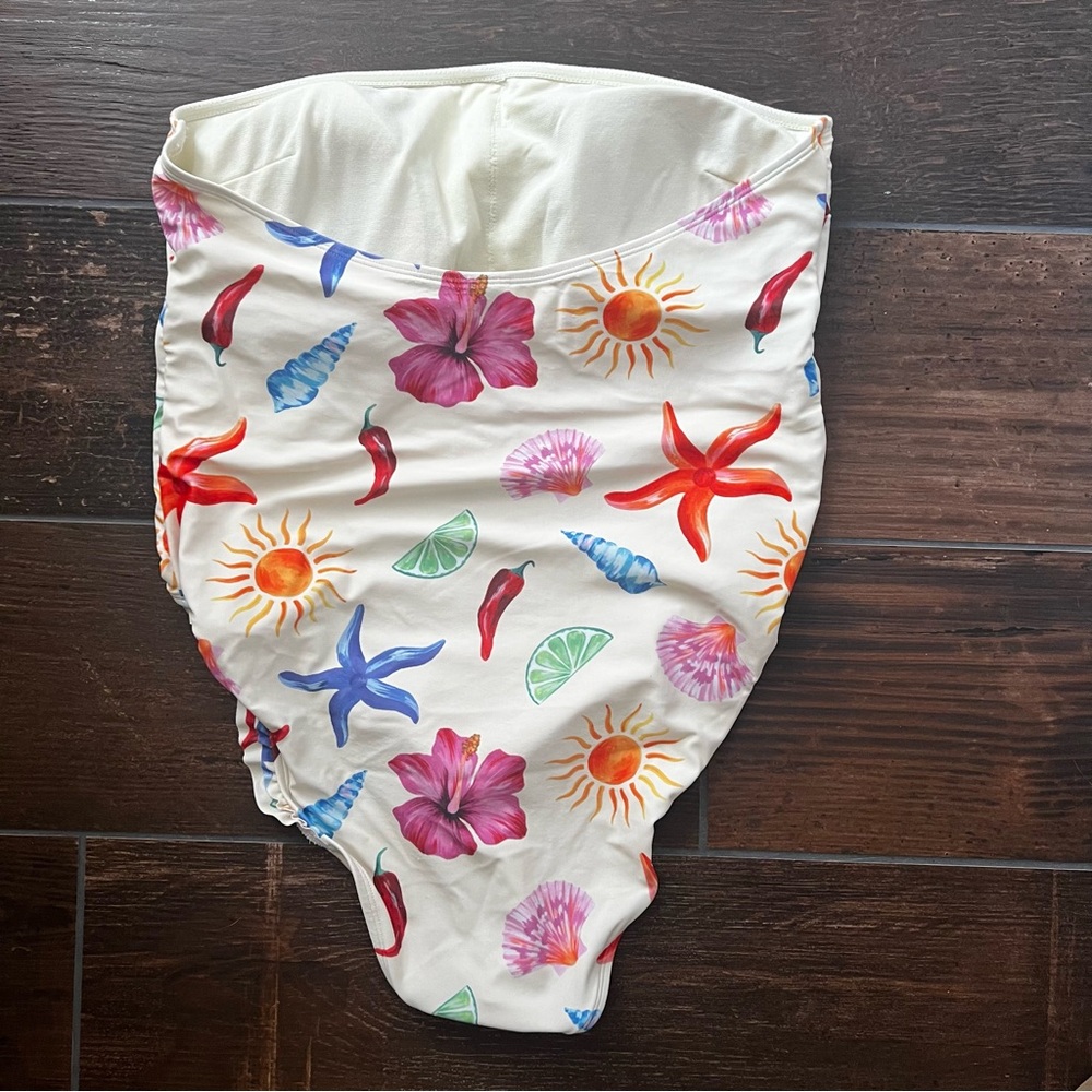 ASOS DESIGN May frill edge bandeau swimsuit in shell print size 14 - Picture 5 of 6